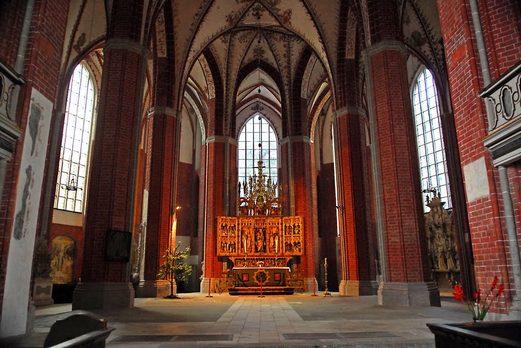 Katharinenkirche.         The        Sanctuary.