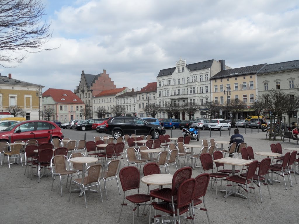Neustädtischer Markt / Molkenmarkt - Straßencafé und Blick Richtung Osten