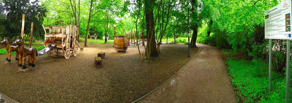 GER Cottbus Familienhaus (Spielplatz) in Puschkin Park {in the rain} Panorama by KWOT