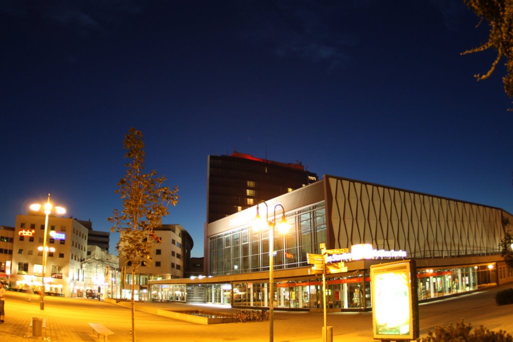 Stadthalle Cottbus (bei Nacht)
