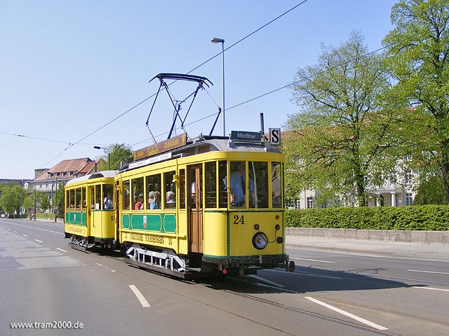 Historischer Zug in der Thiemstraße
