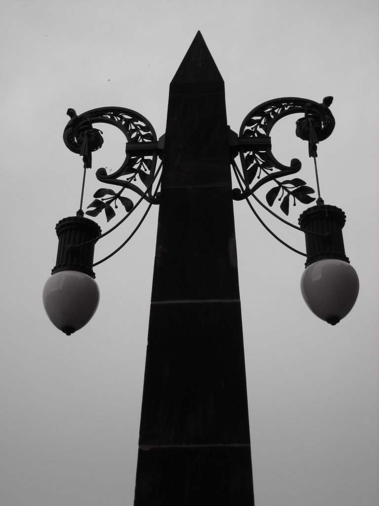 Cottbus, Laterne im Jugendstil vor dem Staatstheater