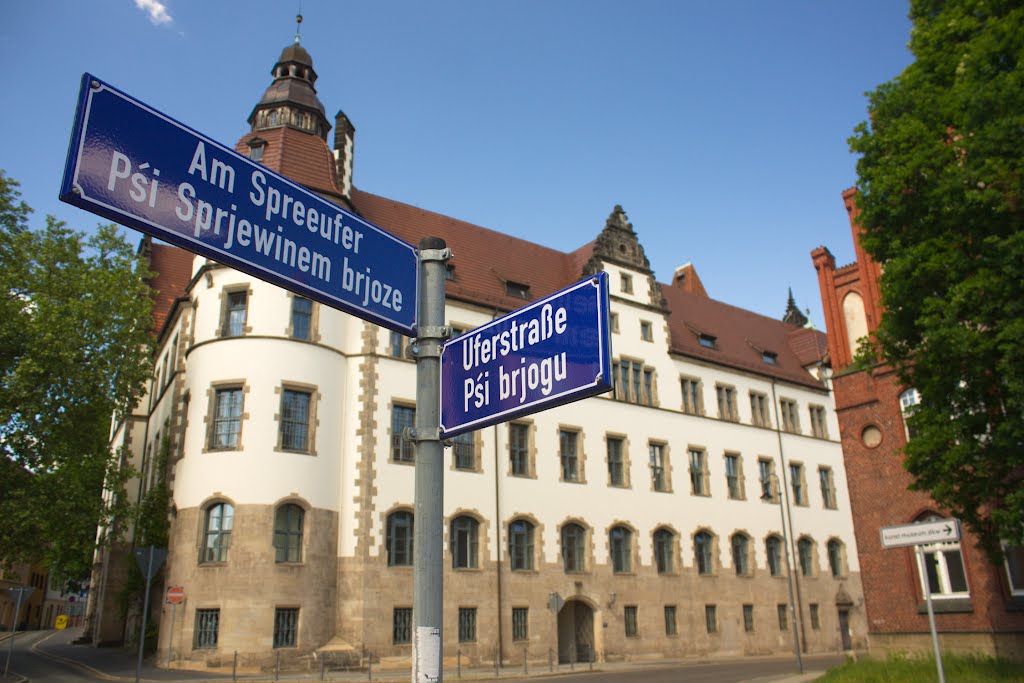 Strassenschild zweisprachig