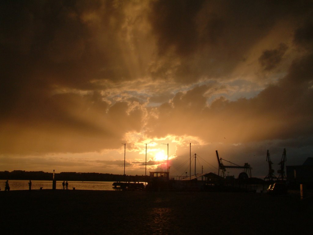 Sonnenuntergang am Wismarer Hafen