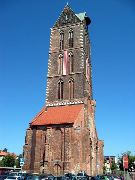 einsamer Kirchturm in Wismar