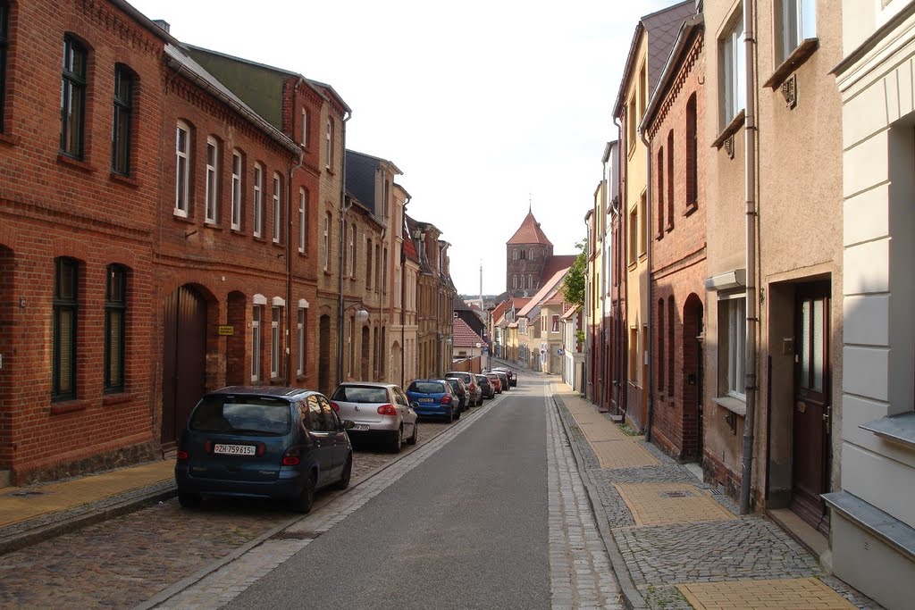 Schulstraße Teterow, gründerzeitliche Backsteinhäuser, 06/2011