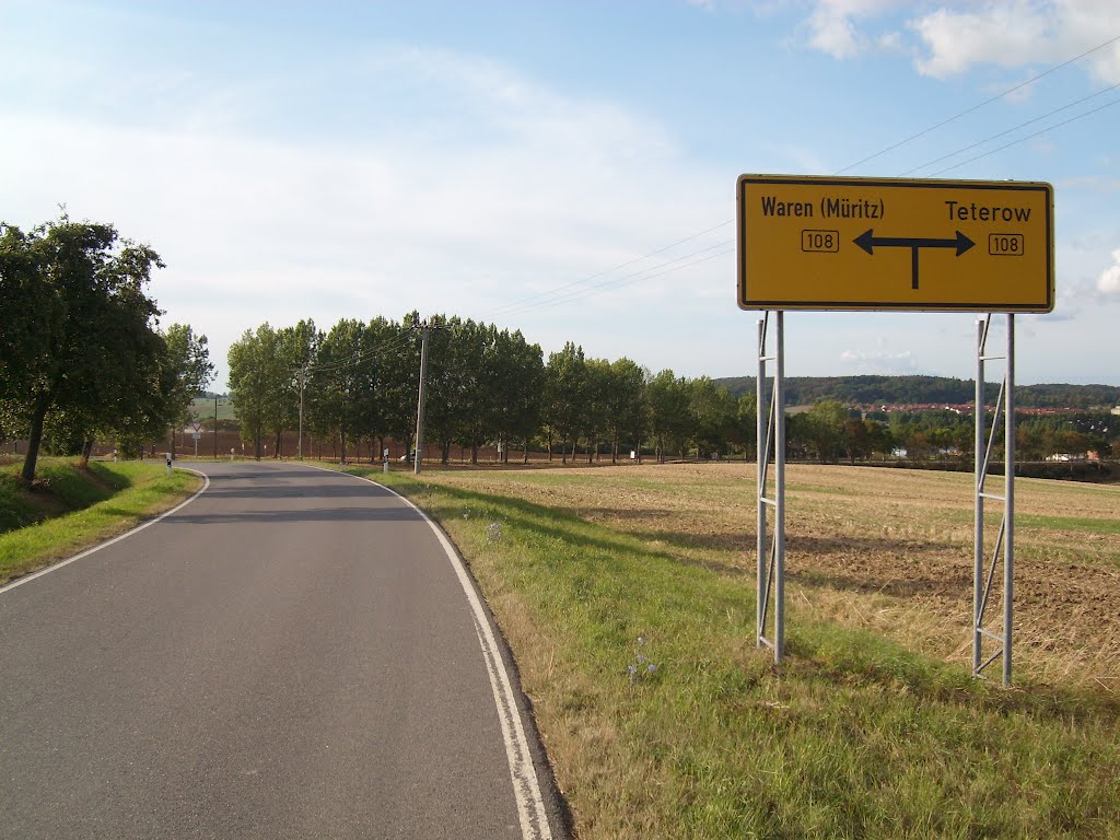 Schild vor der Kreuzung