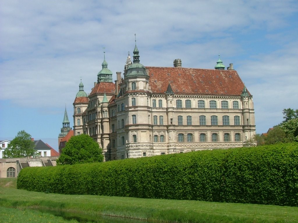 Das Schloss vom Parkplatz