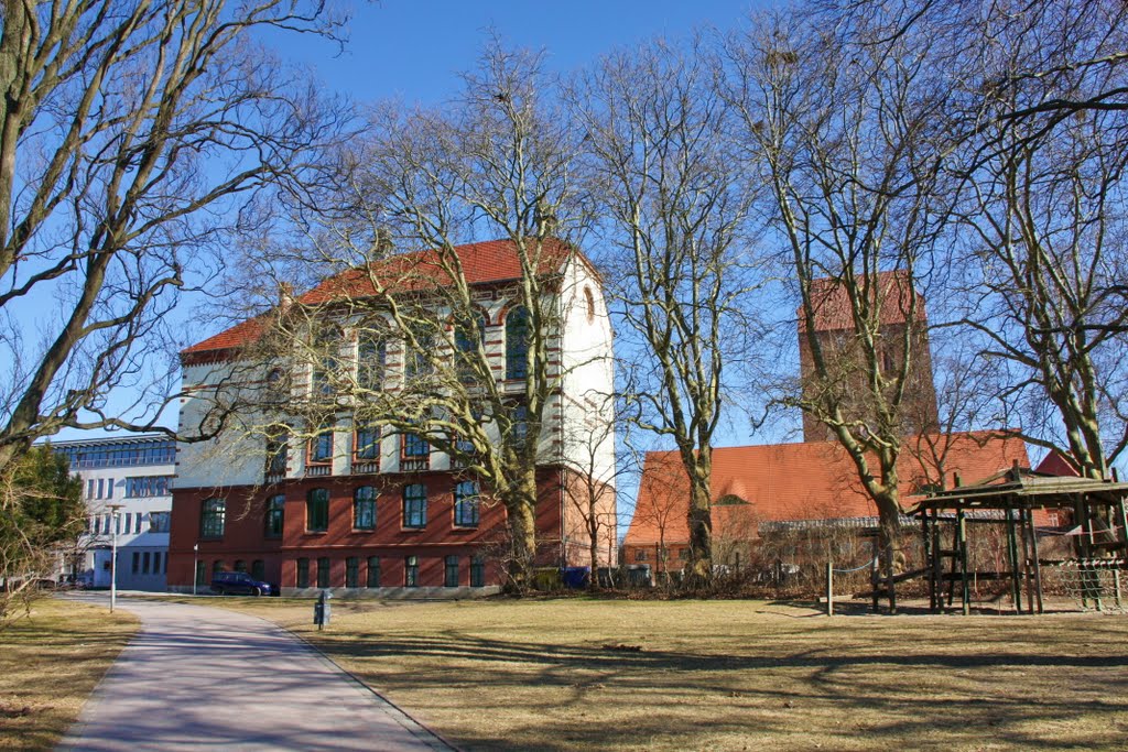 Güstrow, John-Brinckman-Gymnasium und Dom