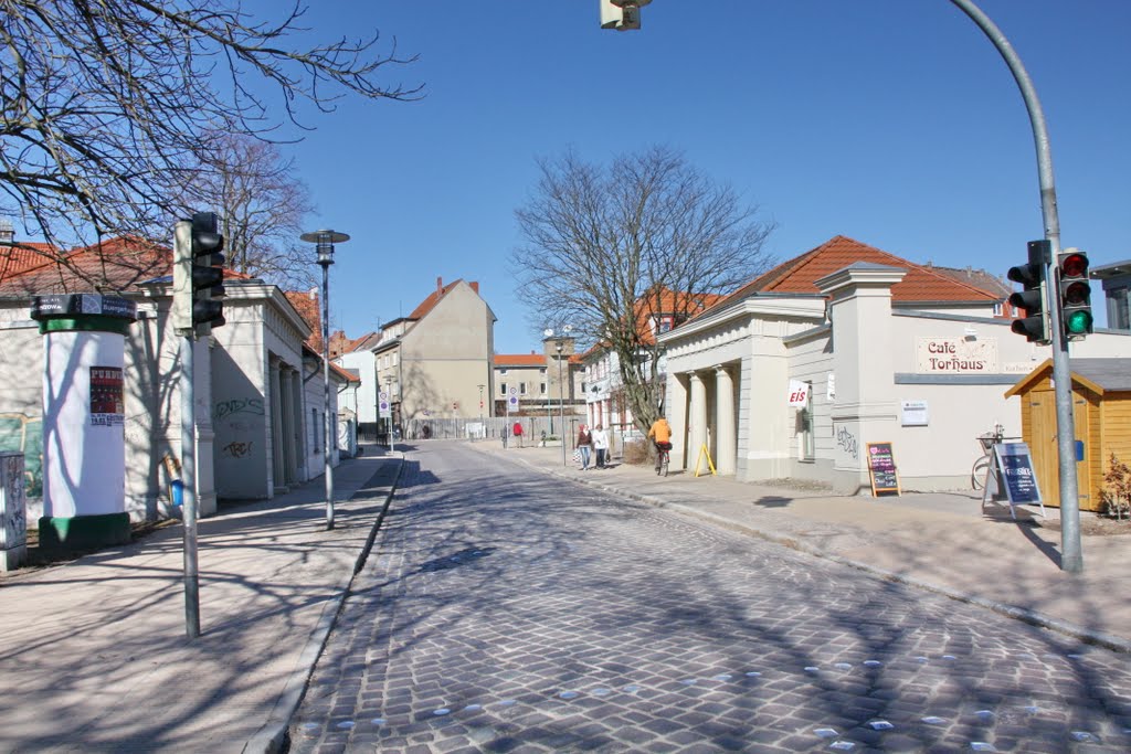 Güstrow: Gleviner Straße mit Torhäusern