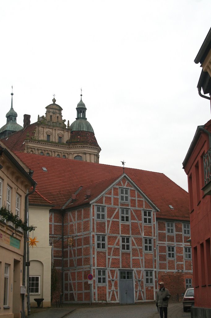 Güstrow Schloß im Hintergrund 05.12.2007