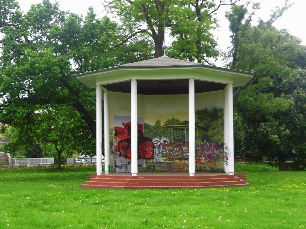 Rosenpavillon im Stadtgarten