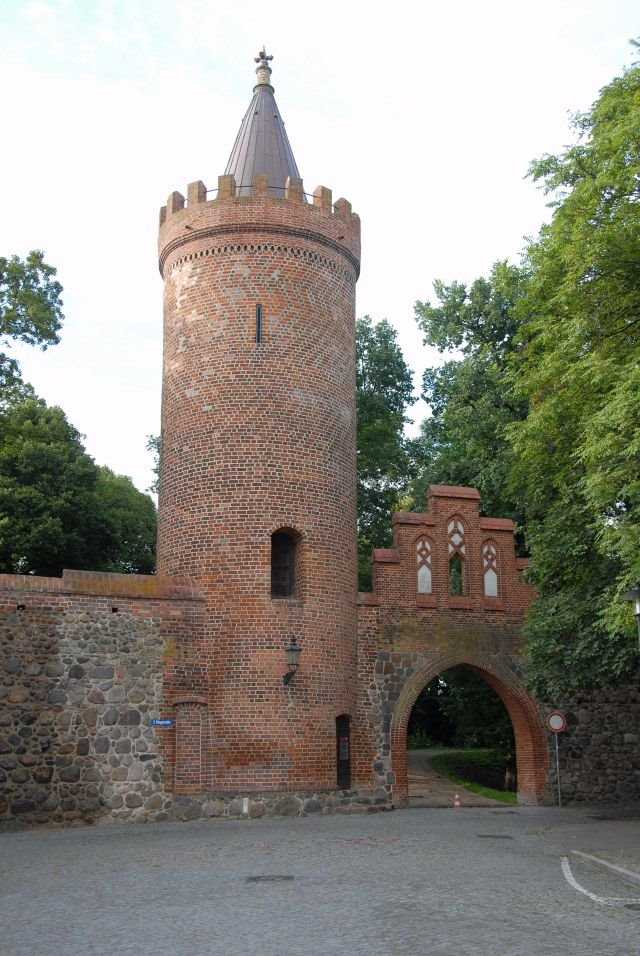 Fangelturm erbaut im 14. Jhdt, 19 m hoch, diente bis ins 19. Jhdt als Gefängnis