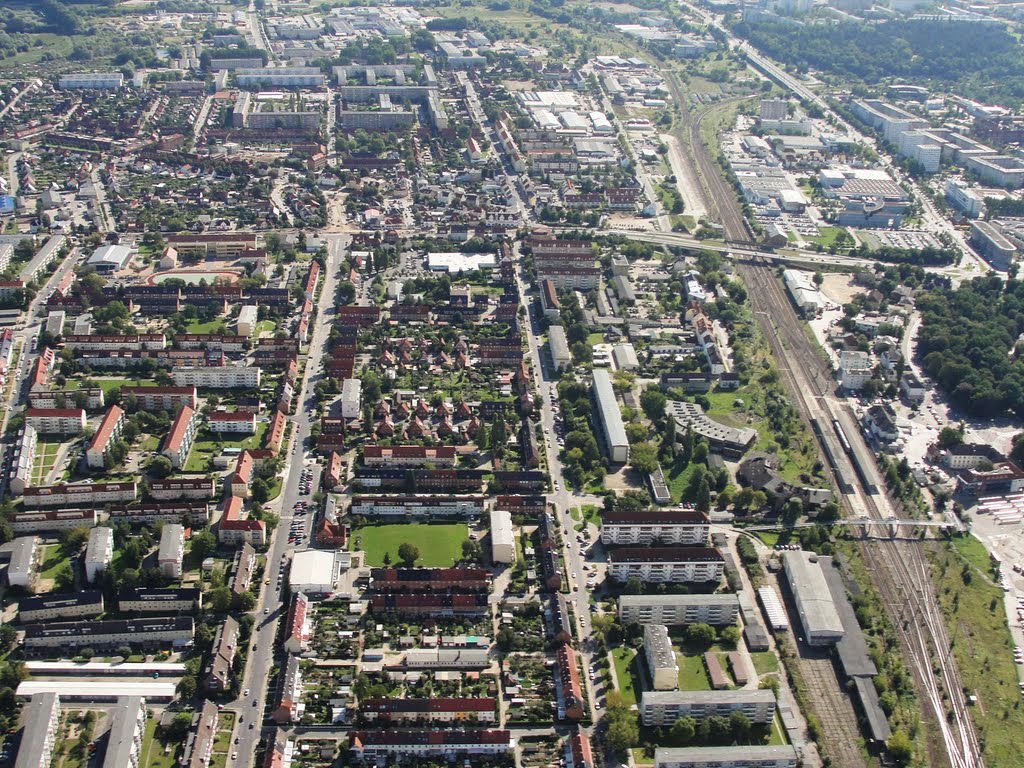 Panorama Luftbild Bahnhof Neubrandenburg mit ehem. Lokschuppen, Wasserturm und Fußgängerbrücke - Panoramic aerial station Neubrandenburg with former engine shed, water tower and pedestrian bridge