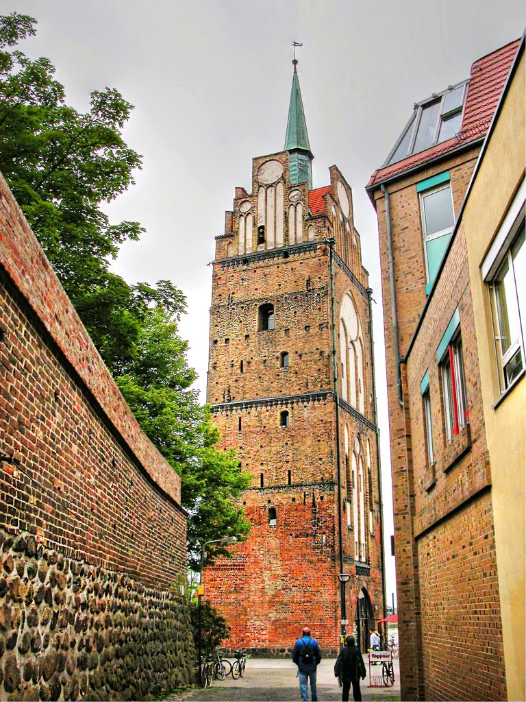 Kröpeliner Tor and the old city wall, by Per Allan Nielsen
