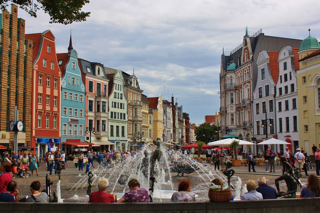 Fußgängerzone  mit Brunnen
