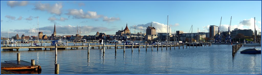 Blick über die Warnow auf Rostock (Panorama)