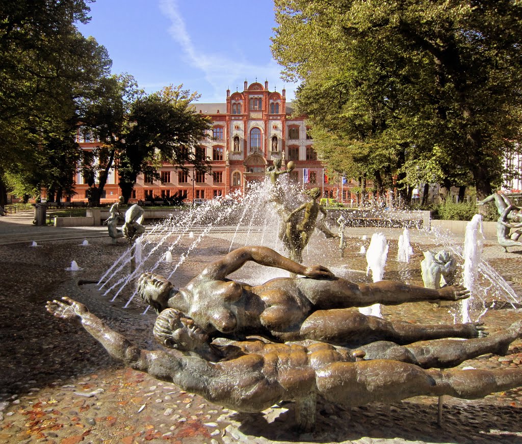 Universität & Brunnen der Lebensfreude / University & Fountain of the joy of life - Rostock