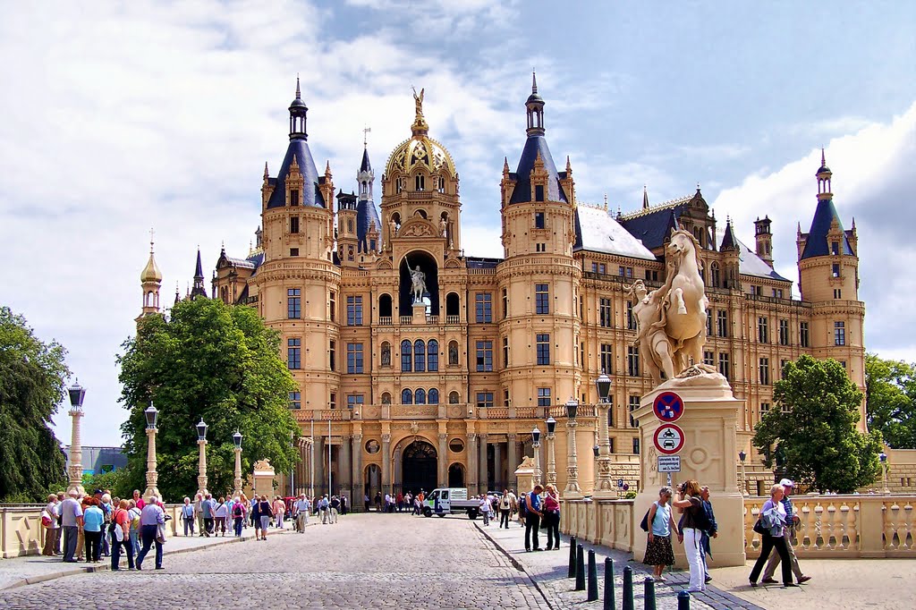 Die Prachtbrücke am Schweriner Schloss