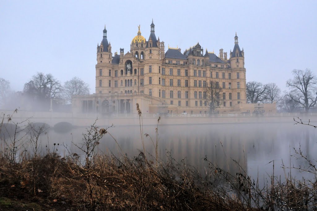 Schwerin Märchenschloss im Nebel am 14.03.2011