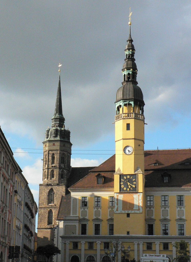 Rathaus und Domturm