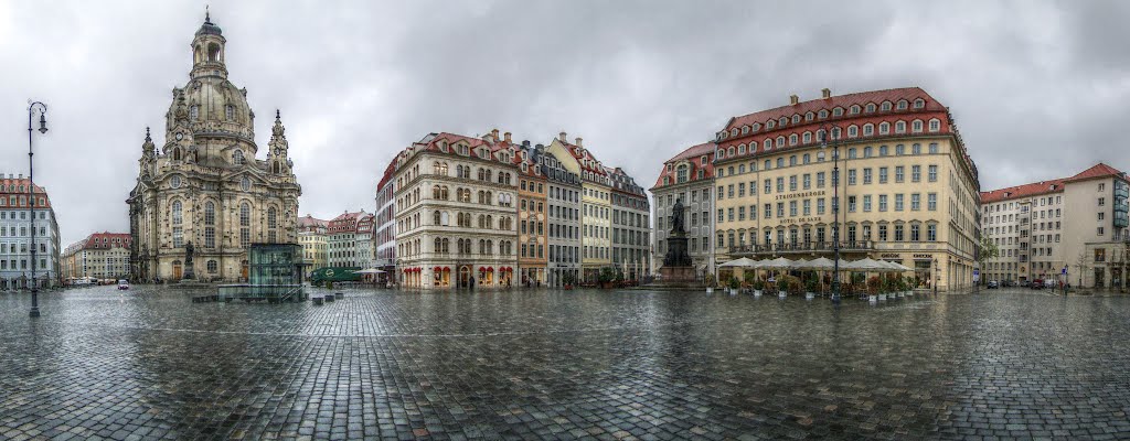Panorama - Dresden Neumarkt und Frauenkirche (HDR)