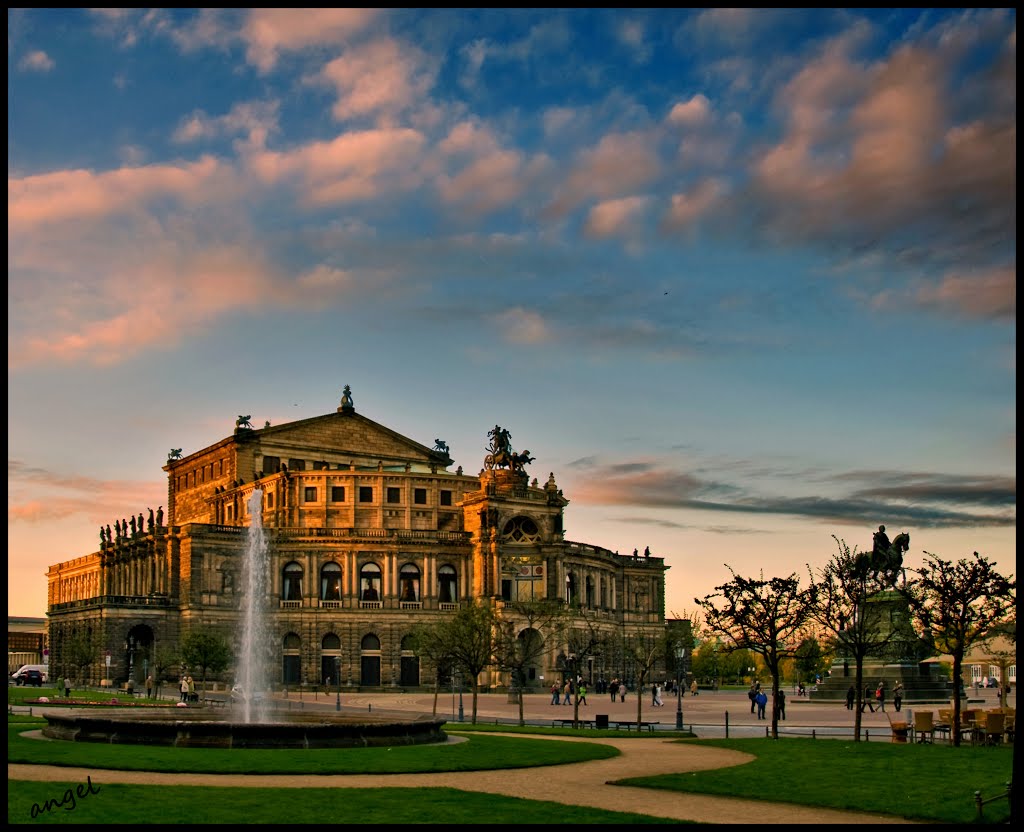 Semperoper am späten Oktobernachmittag {a.r.}