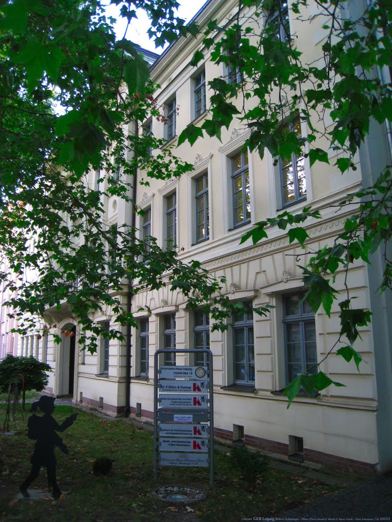 GER Leipzig Robert Schumann - Haus (Freie Grund & Musik & Kunst Schule "Clara Schumann") by KWOT {upload 8/6/2010 on his 200th birthday}