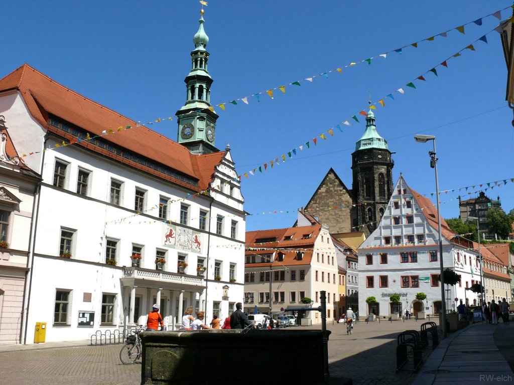 Pirna  - Historischer Marktplatz mit Rathaus, Canalettohaus und St. Marienkirche