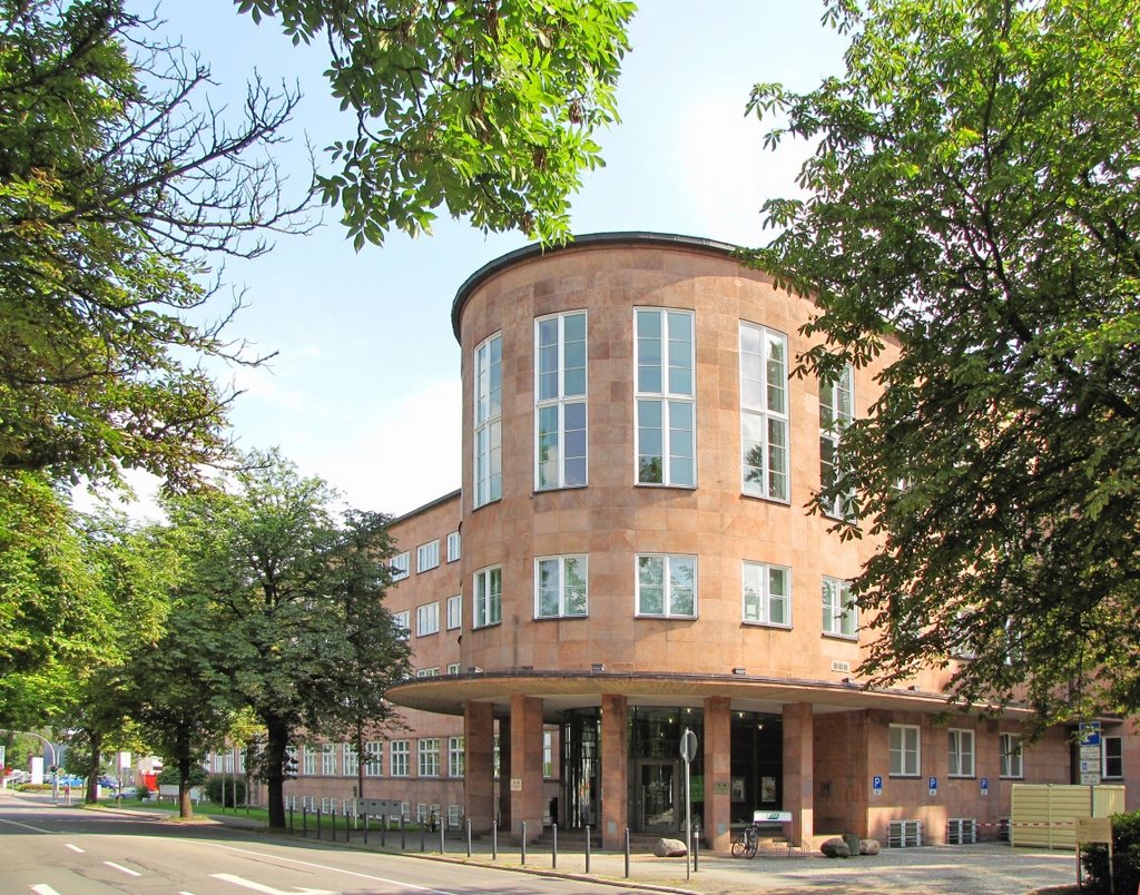 Chemnitz - Die Chemnitzer Gesundheitskasse (AOK) Ende 1931 in Betrieb genommen