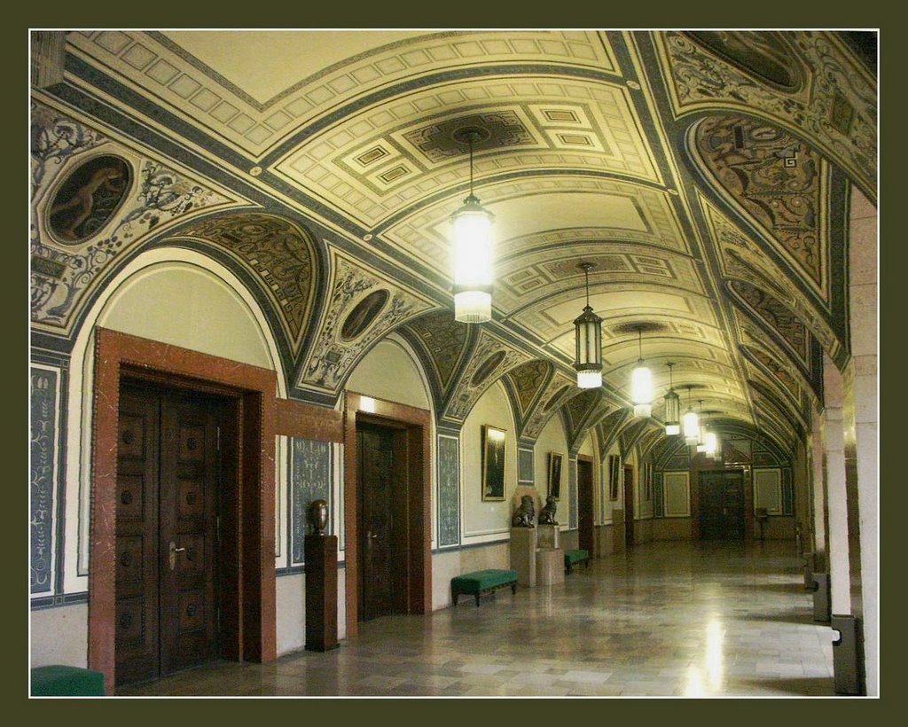 13.Rathaus innen Flur Querformat
