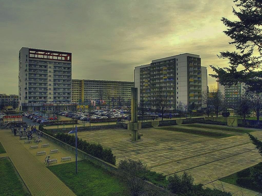 Hoyerswerda-Neustadt/Stadtzentrum mit Ehrenhain