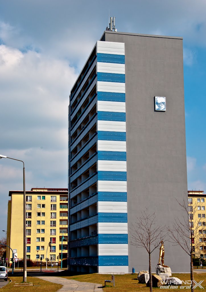 Modernisierter Plattenbau (1) - Zuse-Hochhaus