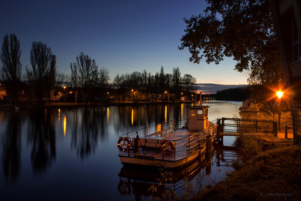 Saalefähre bei Nacht