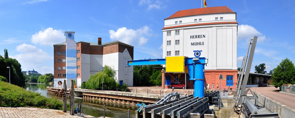 Herrenmühle, ganz links Schloss Neu-Augustusburg [2011]