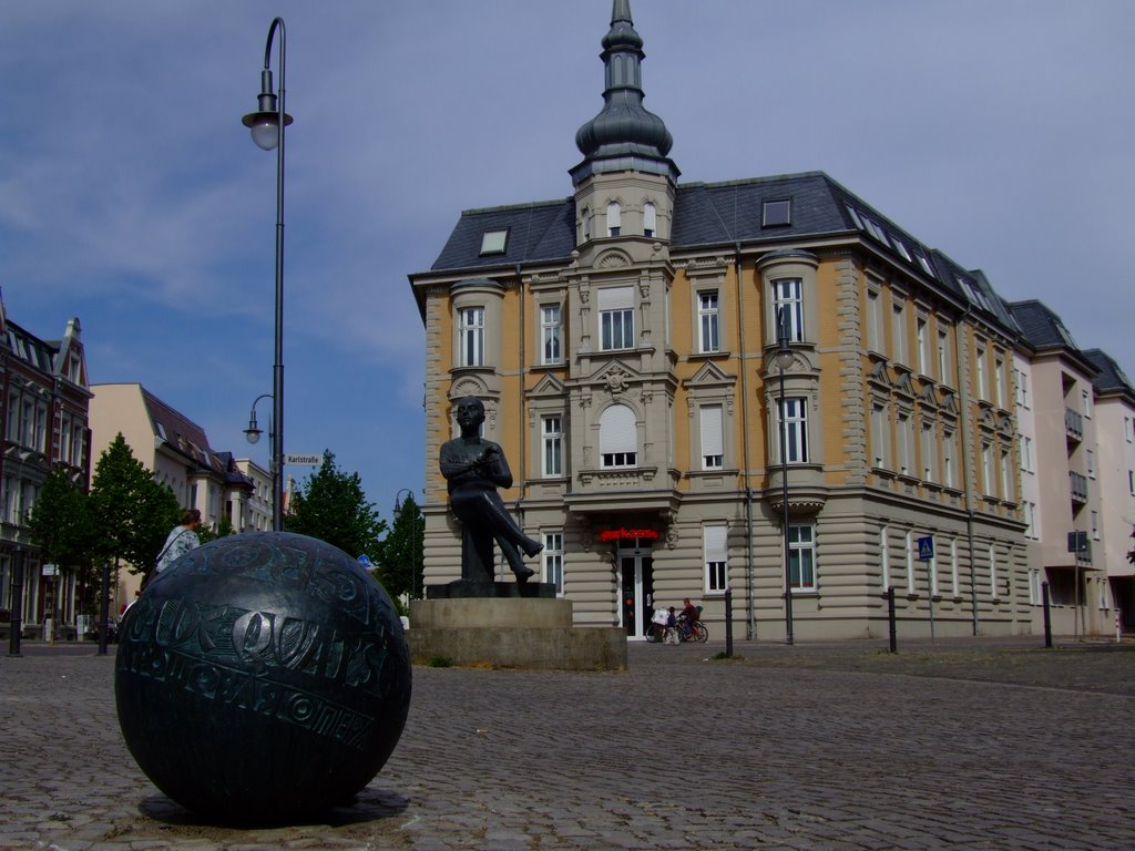 "Katzenhaus" und Kurt Weill - Denkmal