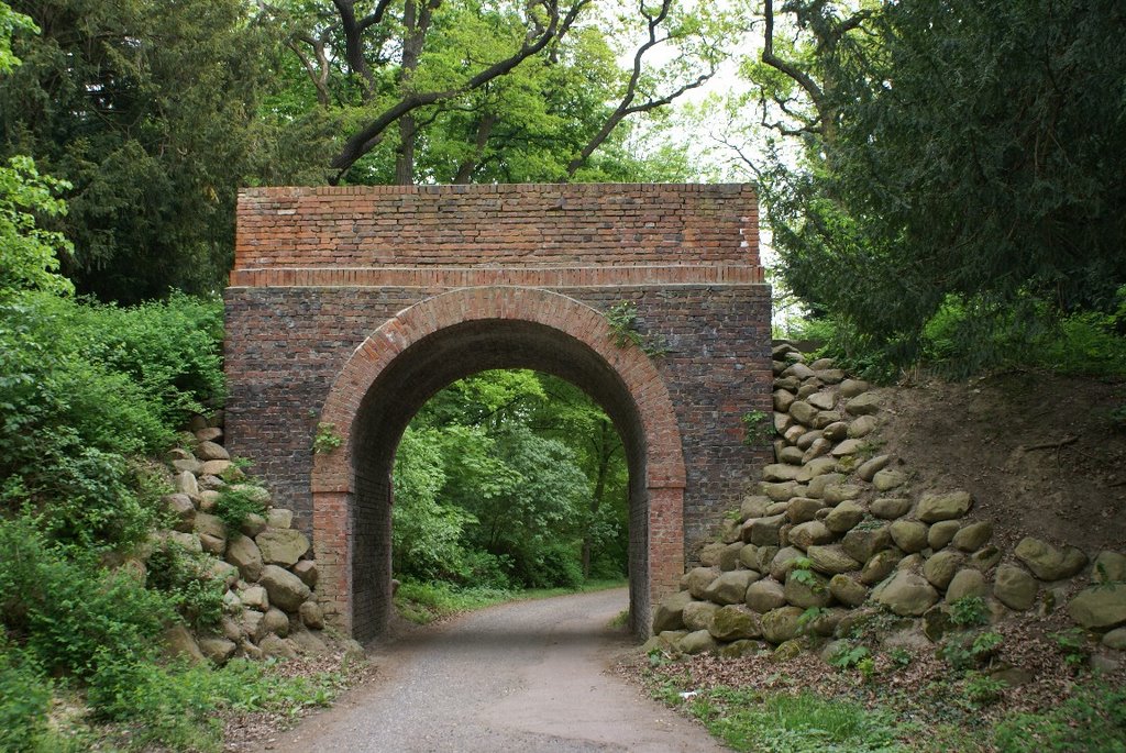 Torbogen im Georgengarten Dessau