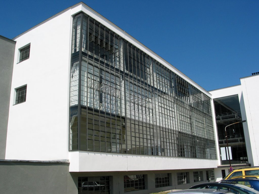 Bauhaus Dessau (Werkstattflügel mit Glasvorhangfassade)