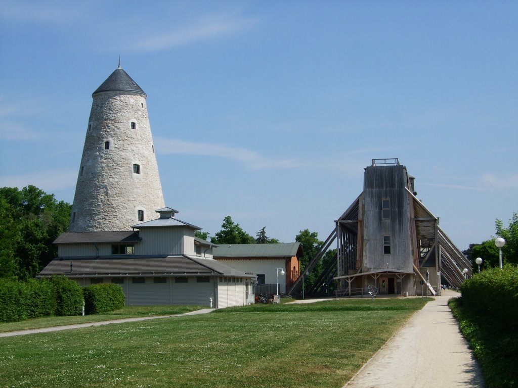 Im Kurpark mit Blick auf Soleturm und Gradierwerk