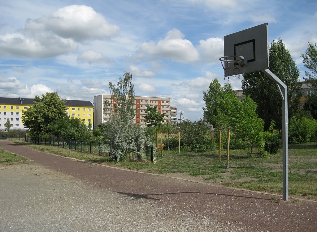 Basketballplatz auf dem Maxim-Gorki-Schulgelände