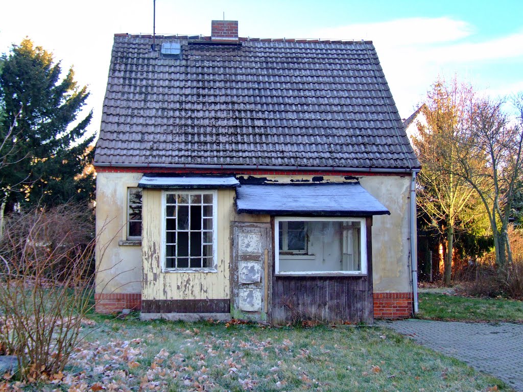 Hennemann vorm "Hexenhaus"