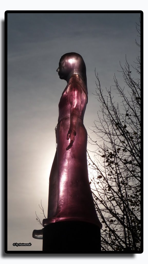 Magdeburg - Skulptur der Mechthild von Magdeburg (lebte im 13. Jh. als Begine in der Stadt)