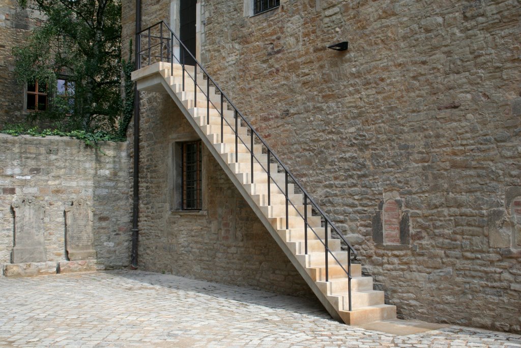 Merseburg - Moderne Treppe an altem Gemäuer