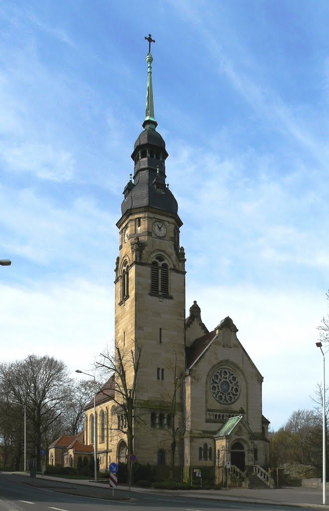 Altenburg  - Blick auf die Herzogin-Agnes-Gedächtniskirche am östlichen Rand des Schlossparks mit einem 56m hohen Kirchturm