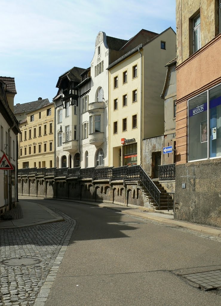 Altenburg - Blick in die Wallstrasse mit der 1892 erbauten Stützmauer mit Geländer an der Stelle der alten Stadtmauer