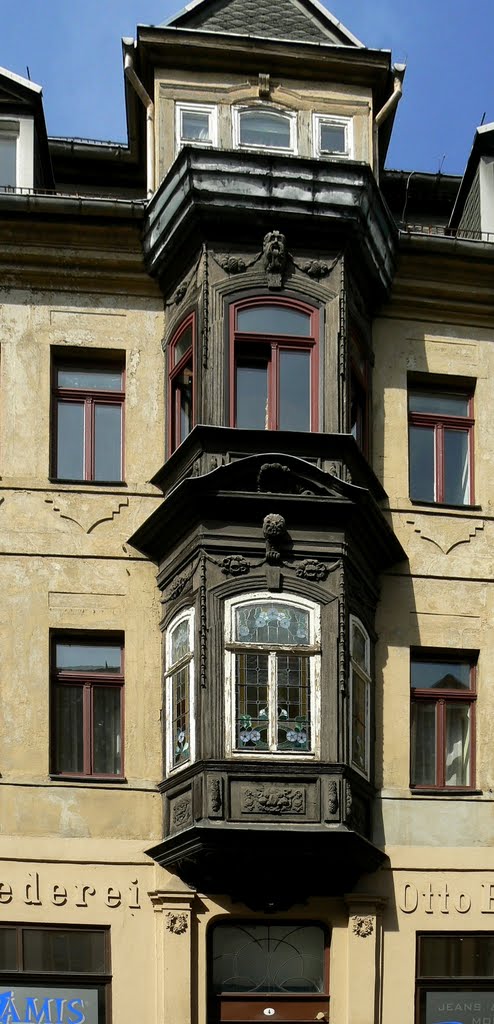 Altenburg - Blick auf den Holzerker mit Gaffköpfen der ehem. Seifensiederei Otto Bachmann