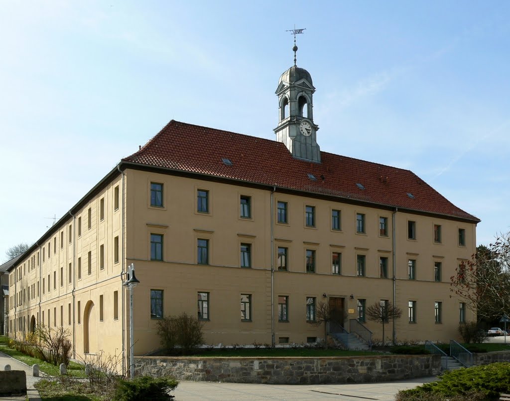 Altenburg - Blick auf das, einem Schlosses anmutenden, Altenpflegeheim Hospitalstiftung zu Altenburg/Th.