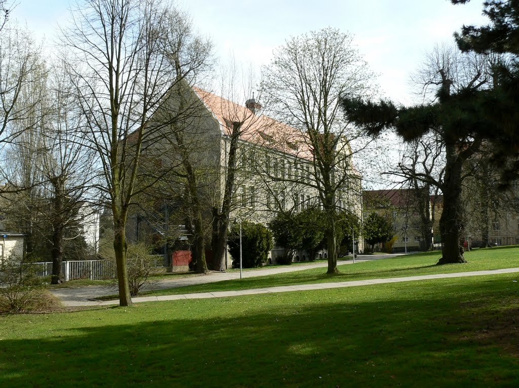 Altenburg - Blick auf die Grundschule Karolinum