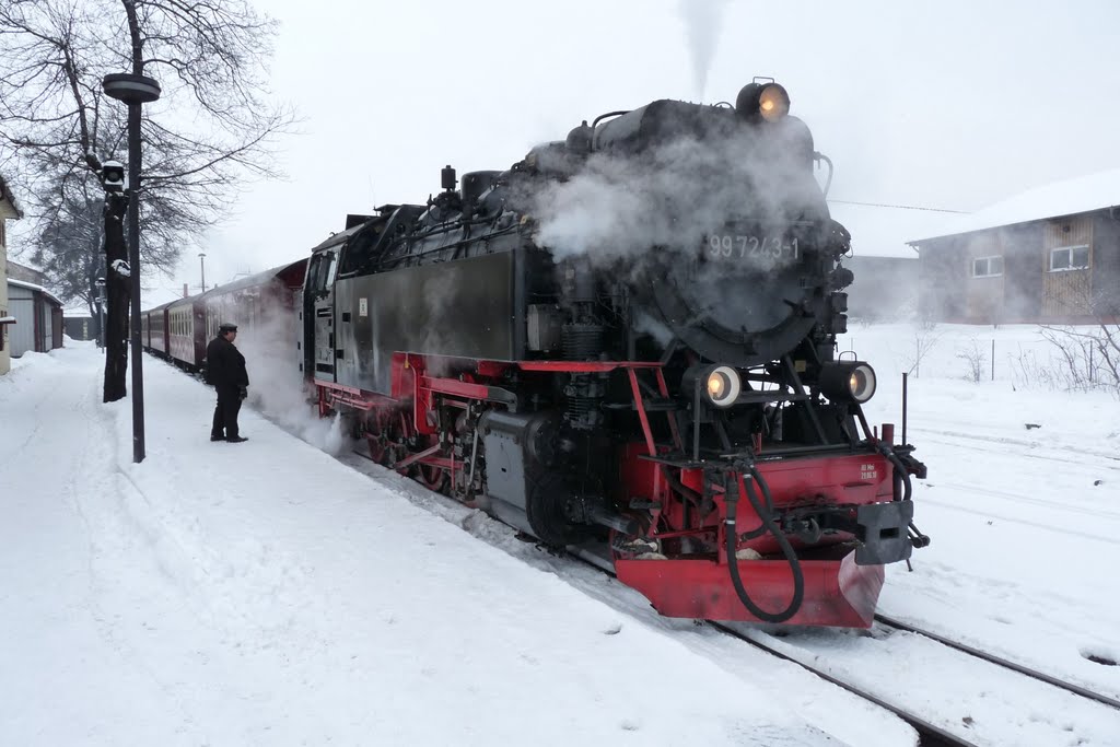 Hartmut Wegener und "seine" Lok: Abfahrt Richtung Drei Annen Hohne - Выезд - Harzer Schmalspurbahn