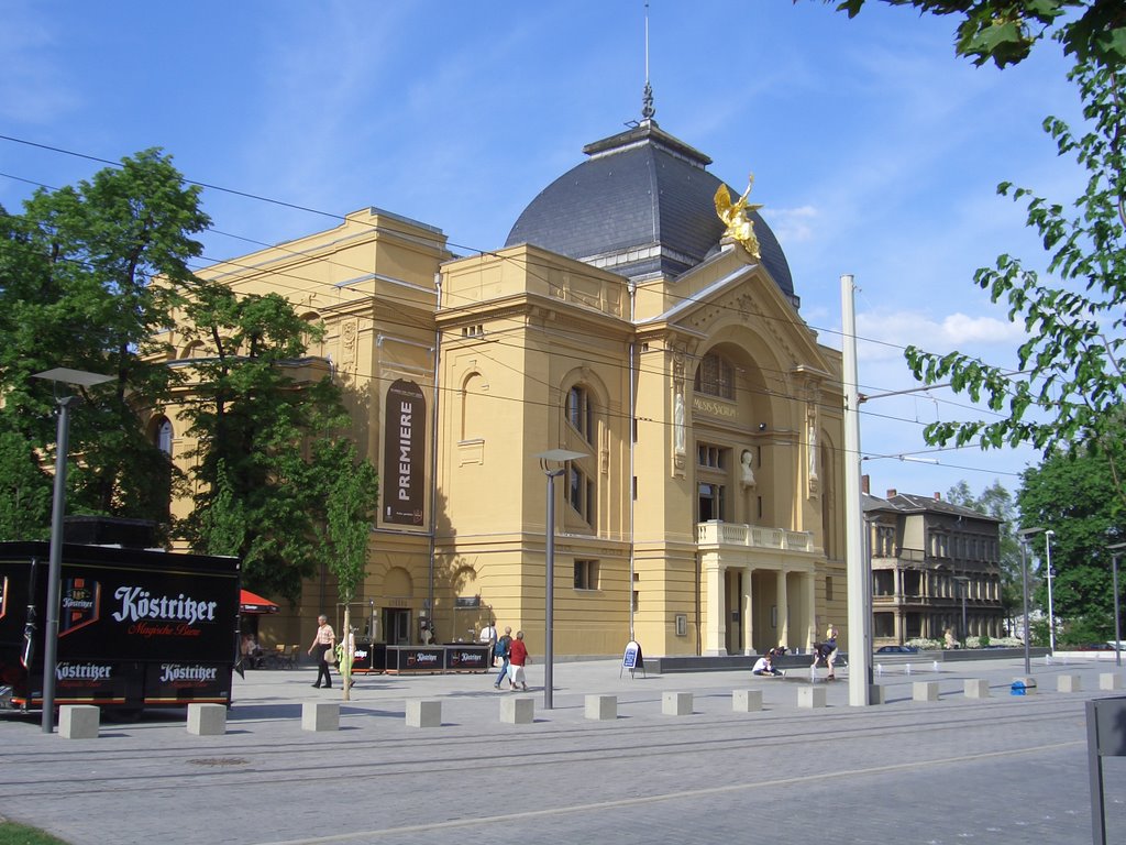 Großes Haus vom "Theater - Gera" [50°] (i)